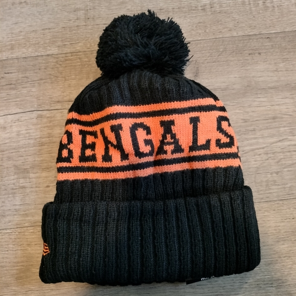 Cincinnati Bengals NEW ERA KNIT CUFF POM BEANIE HAT NWT NFL On Field Winter - Picture 2 of 4